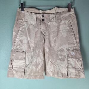Nike ACG Womens 2 Beige Low Rise Desert Camo Cargo Shorts